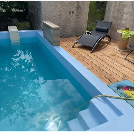 Les Milles Feuilles Holiday home *